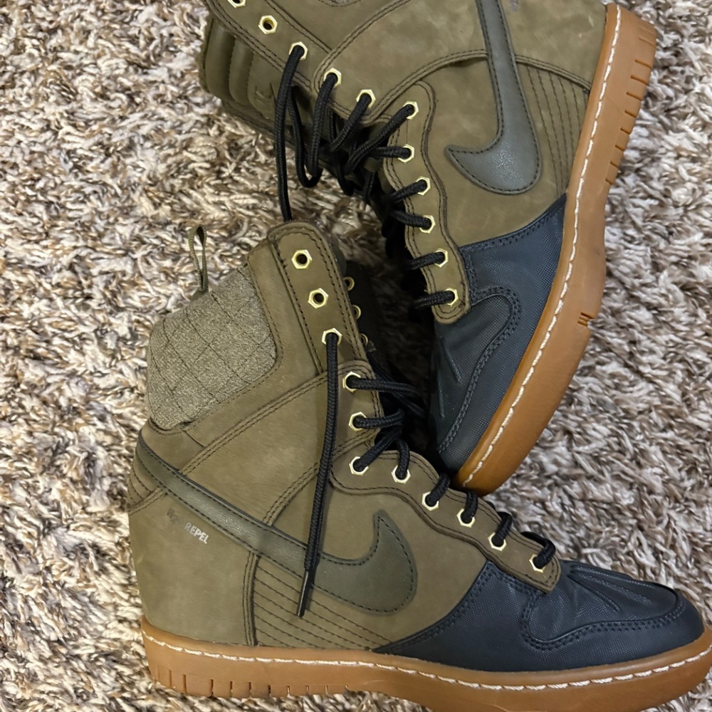 Nike Dunk Sky Hi Hidden Wedge Shoes H2O Repel Women's Size 7 Sneakerboot - Picture 3 of 4